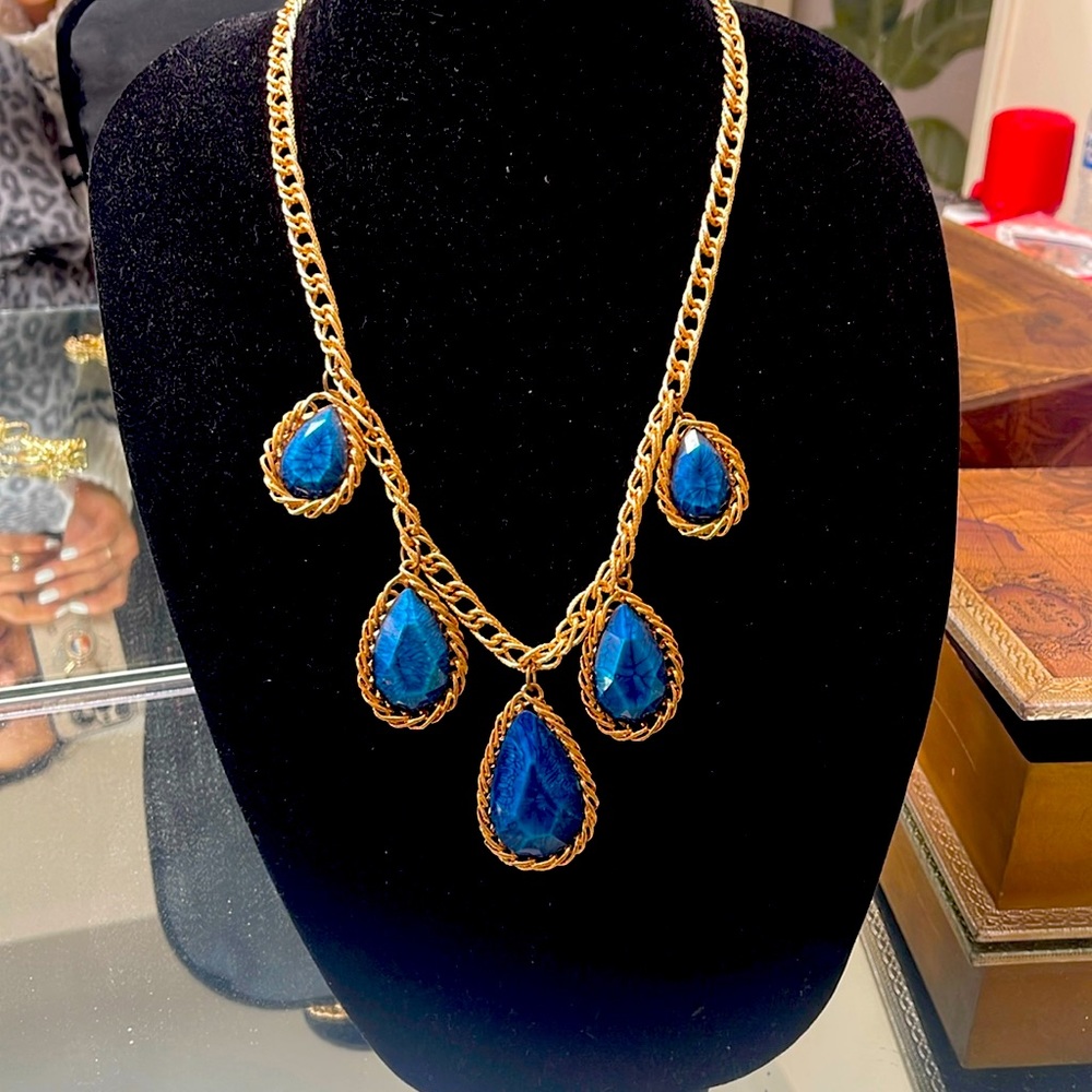 Beautiful necklace very elegant 😍